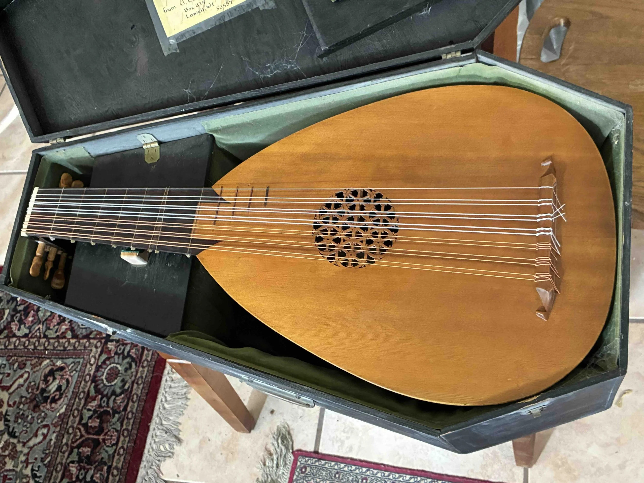 1971 James Bailey - lute-case.jpg