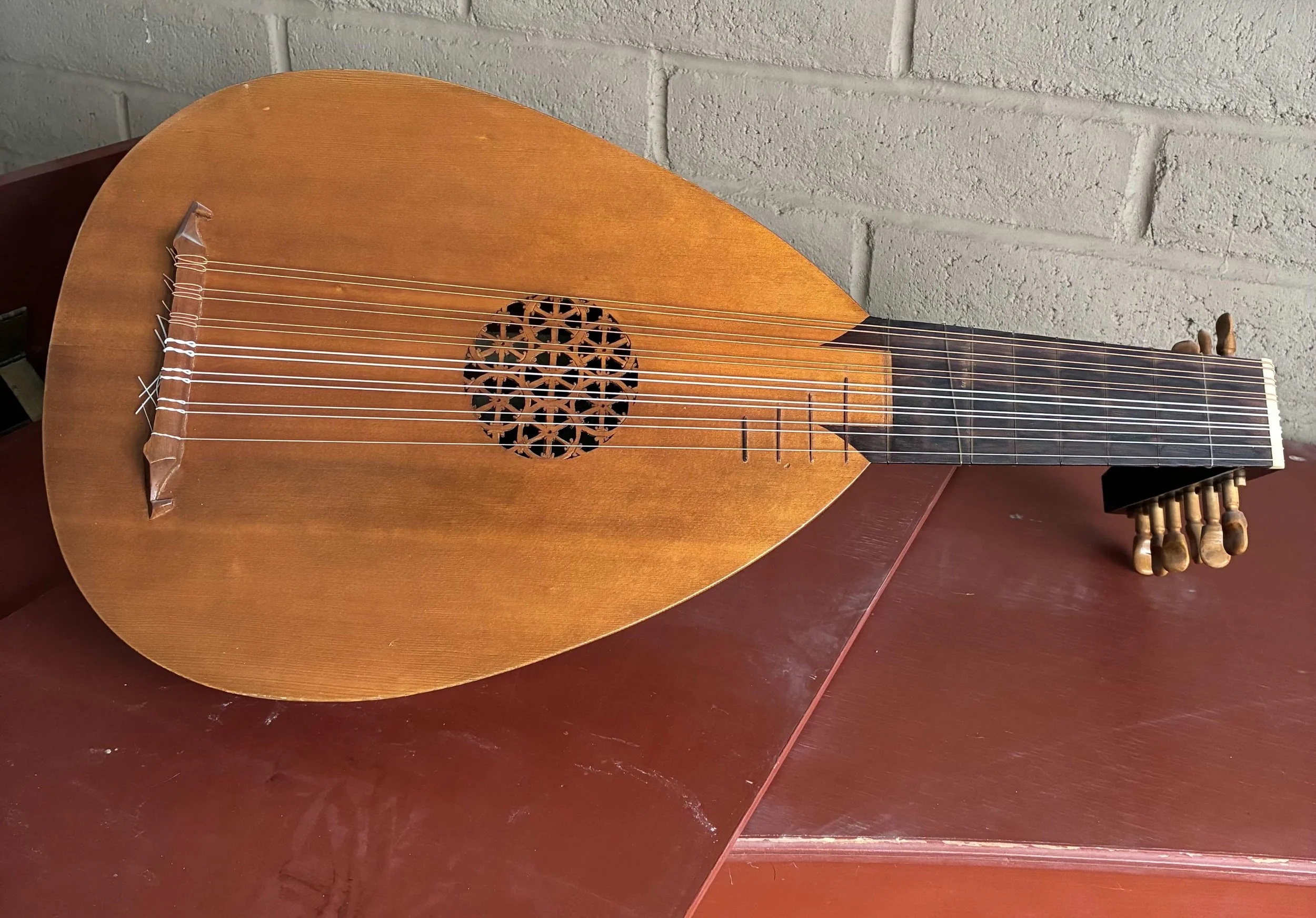 1971 James Bailey - lute ft.jpg