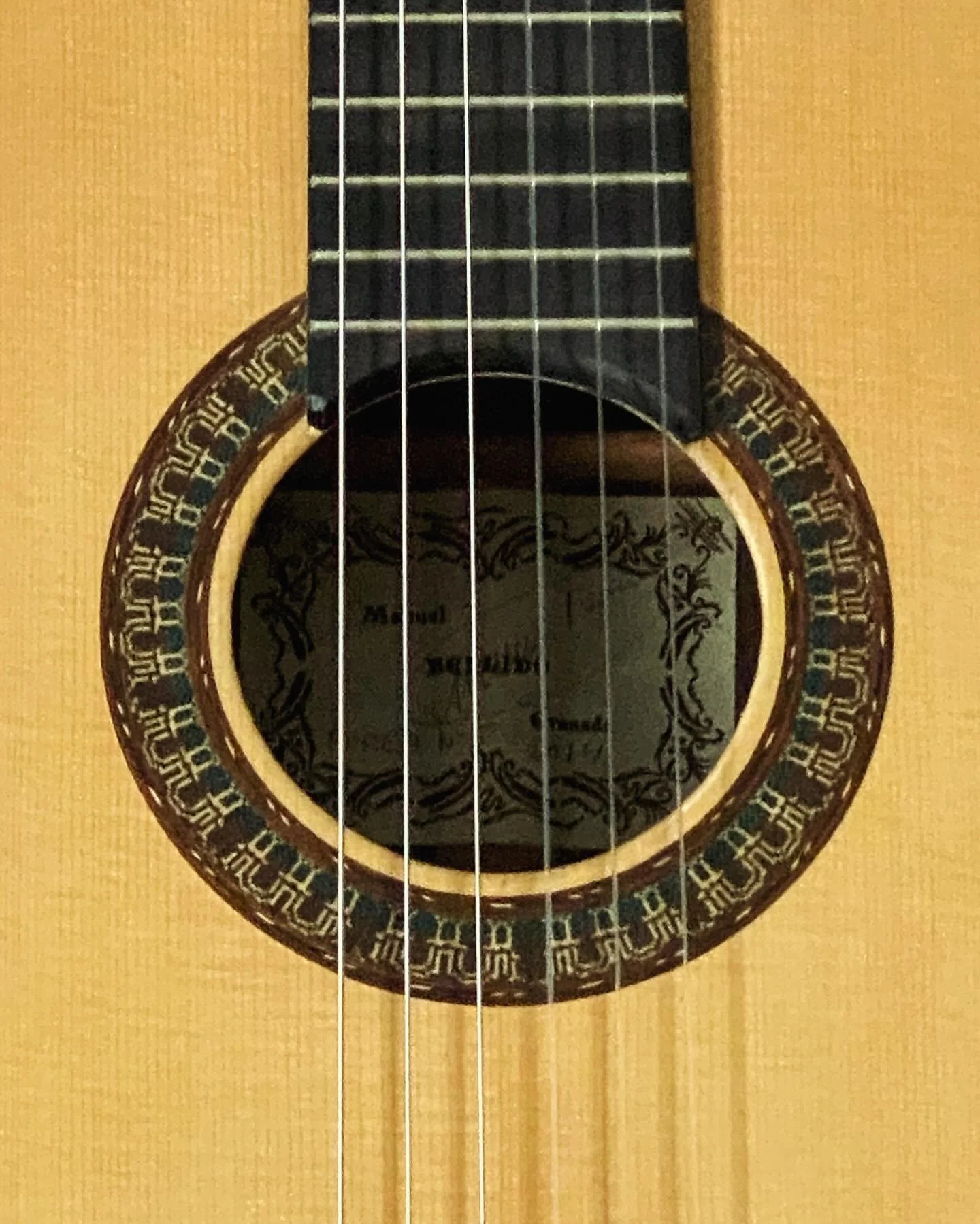 2014 Manuel Belldo classical guitar-rz.JPG