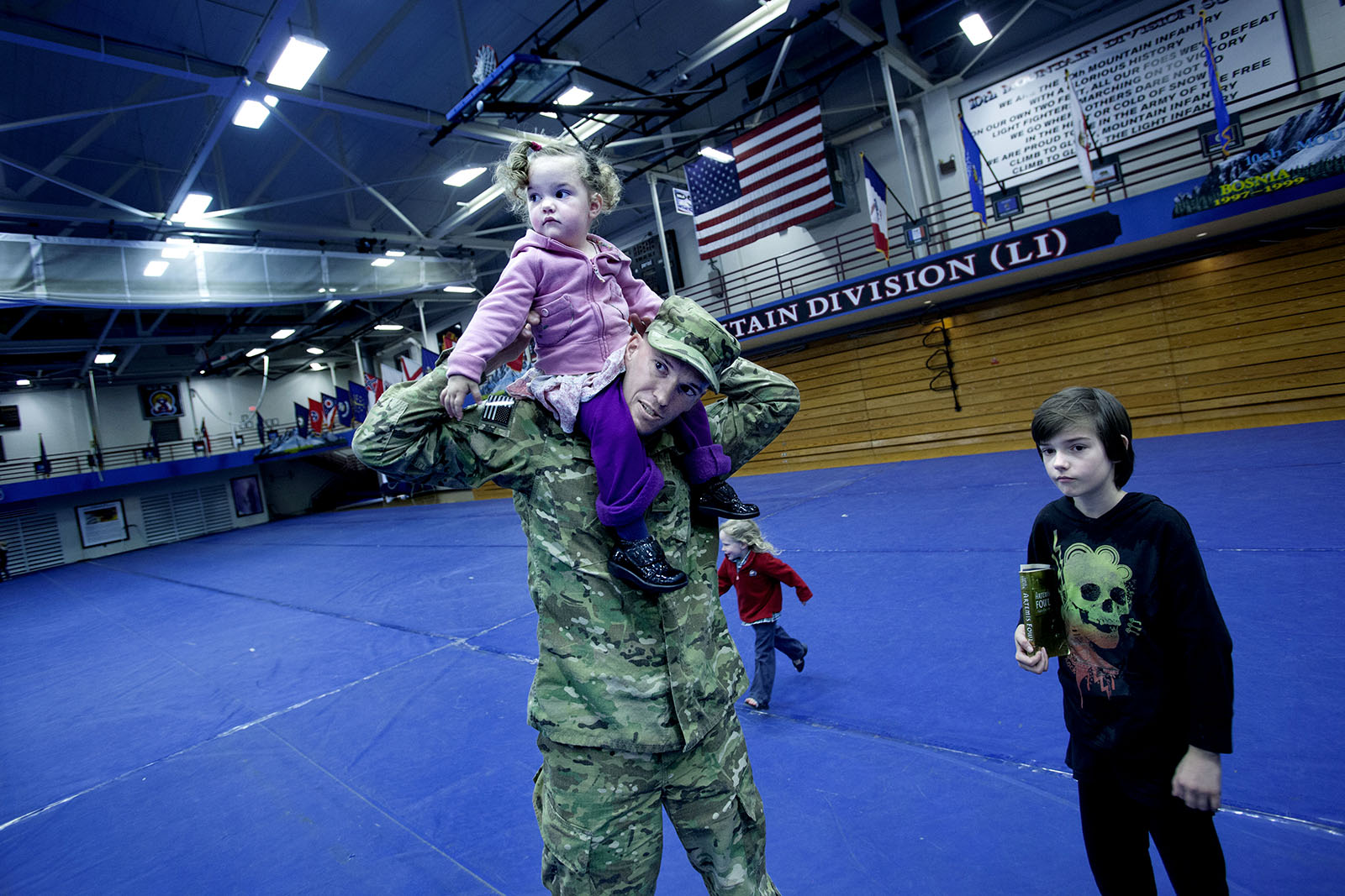 A sergeant that is going to Afghanistan is taking farewell of his kids at Fort Drum, New York. 