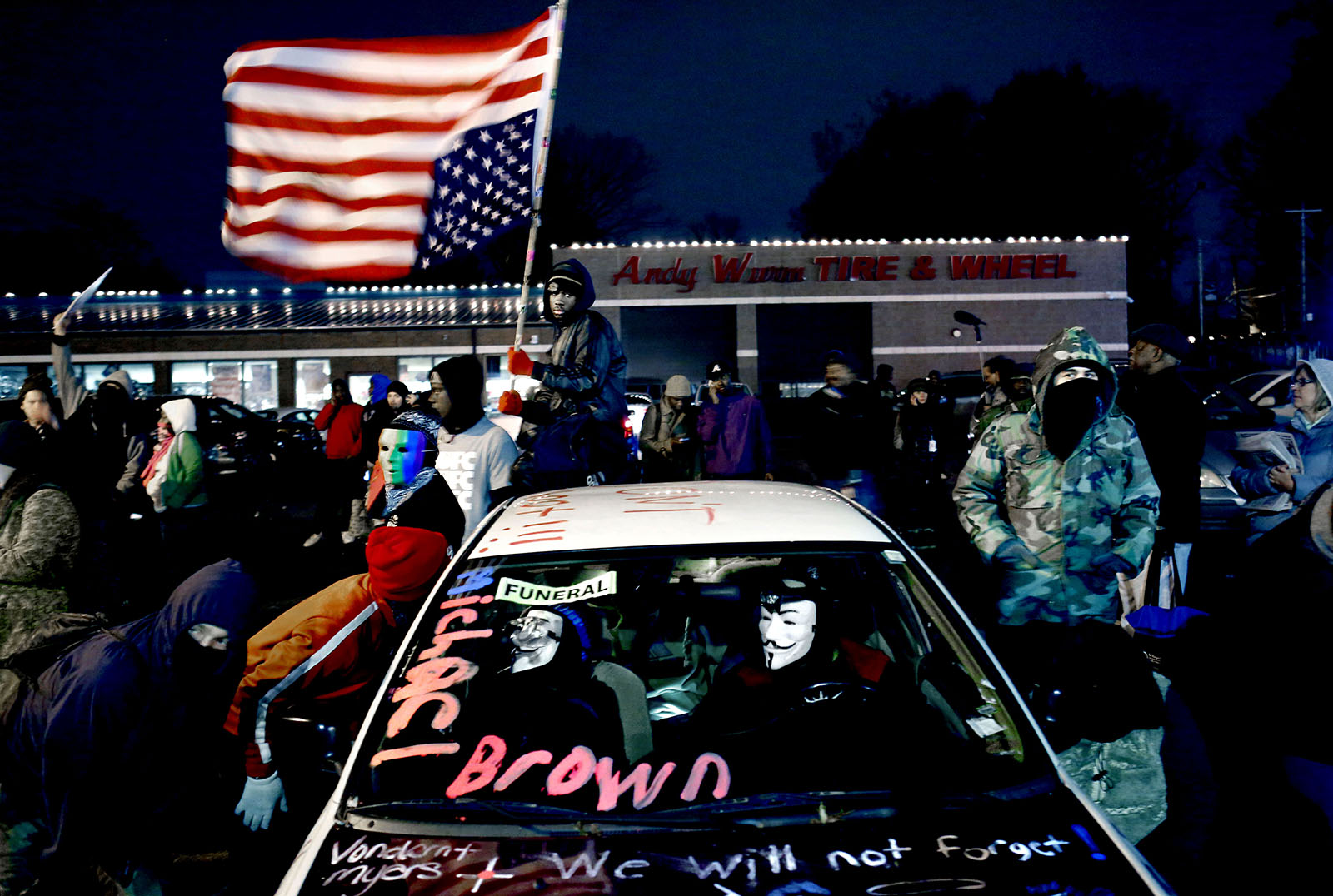 November 2014: They are waiting for the decision of the grand jury whether police officer Darren Wilson will be prosecuted for having shot and killed Michael Brown. 