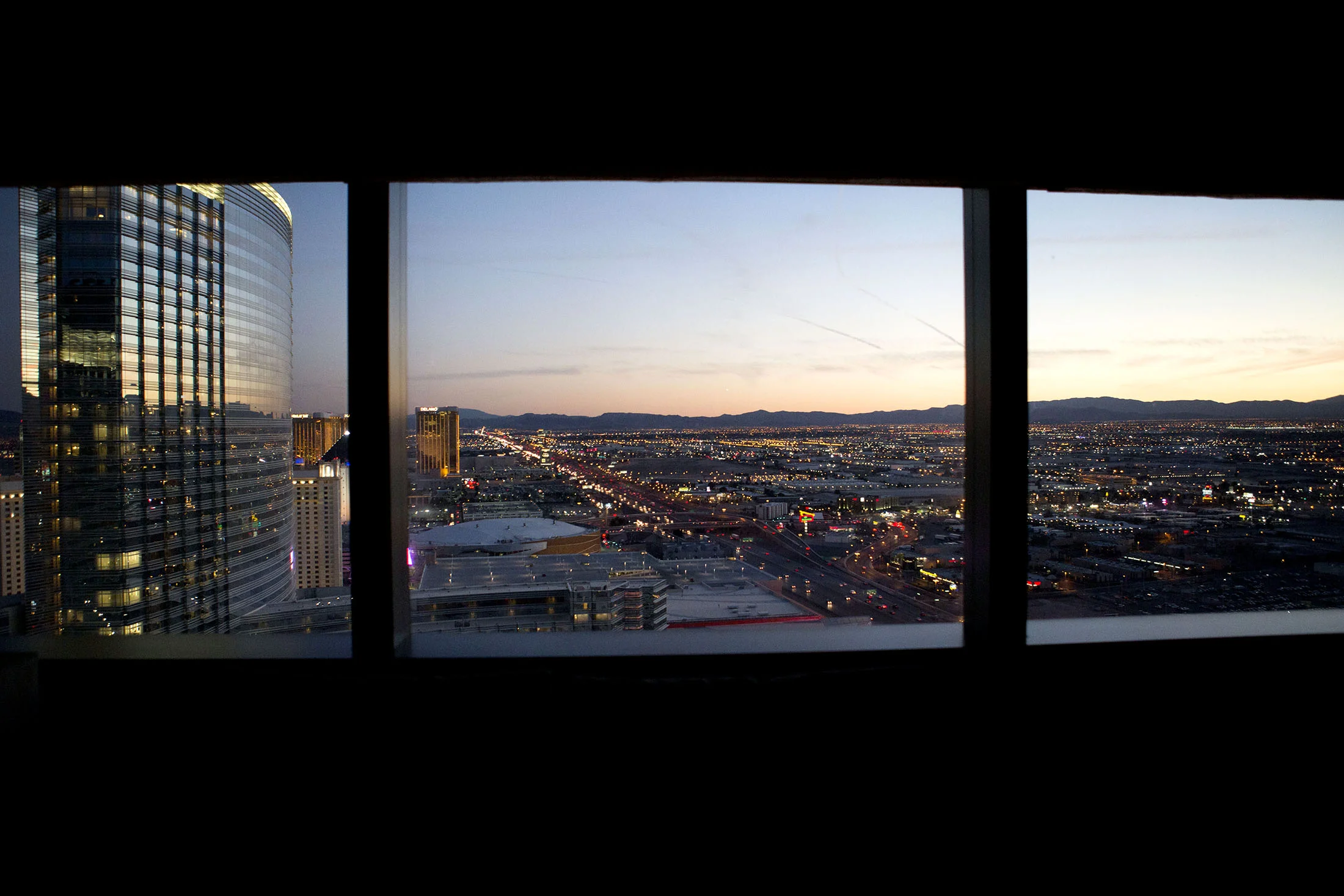 Utsikt från mitt hotellrum på Vdara. Till vänster syns The Aria Resort & Casino som också är en del av det nybyggda CityCenter-området.