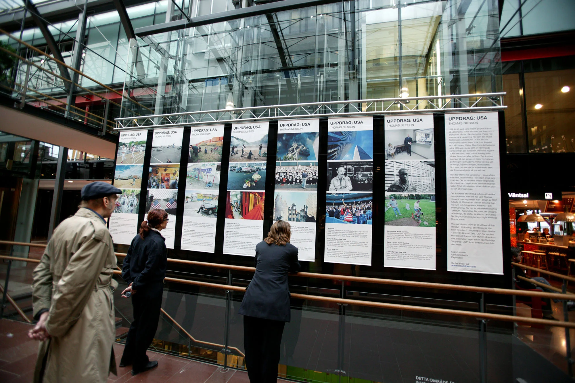 Uppdrag: USA / Assignment: USA - Exhibition at Göteborg Centralstation (The main train station in Gothenburg). September 2004.