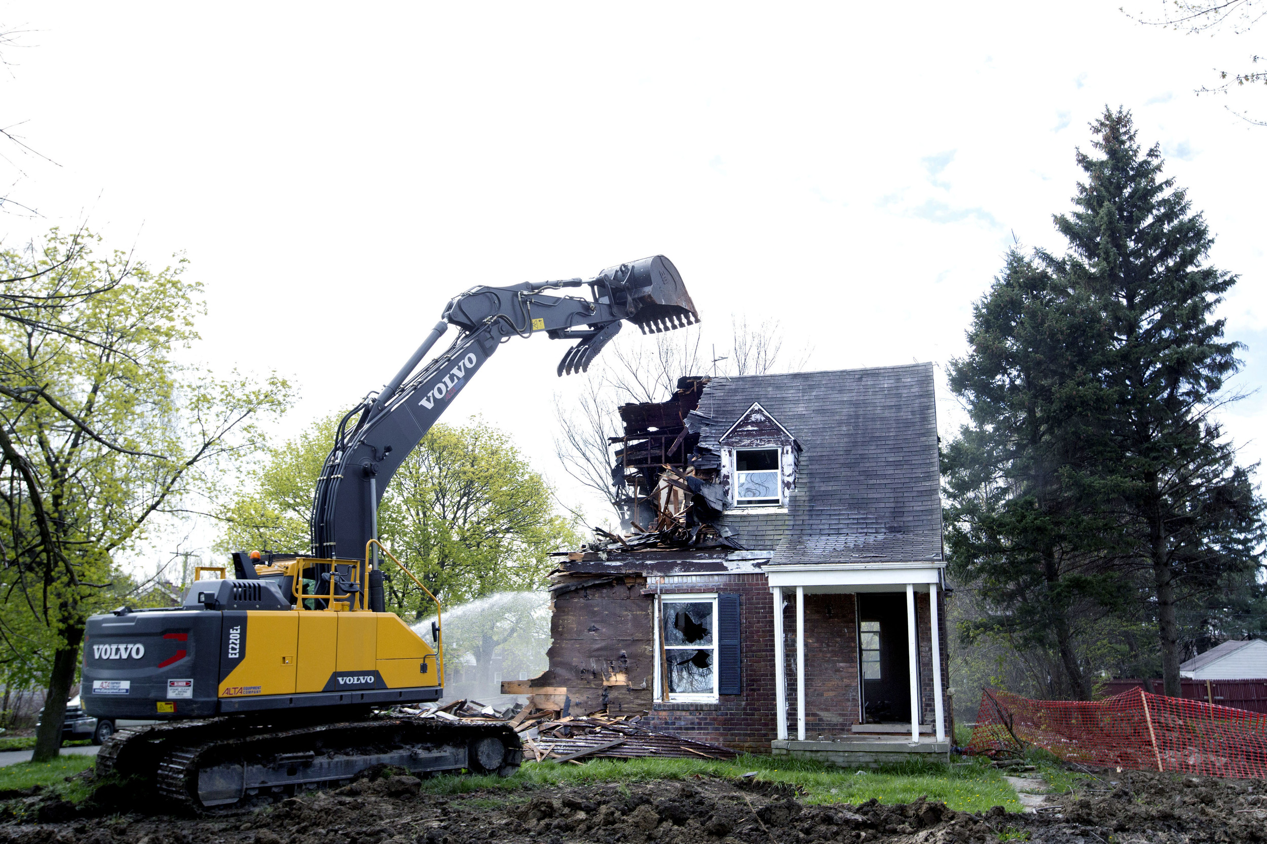 Detroit 2016 - 200 abounded houses are torn down every week.