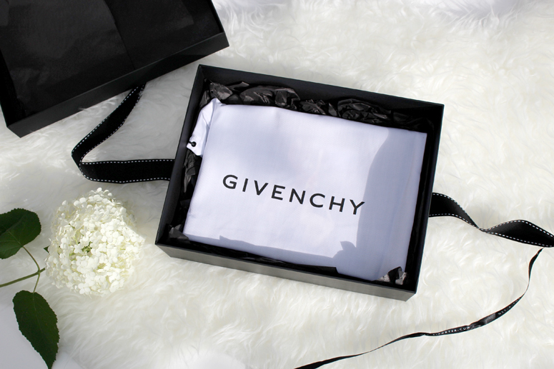 Givenchy Antigona Bambi Clutch — WOAHSTYLE