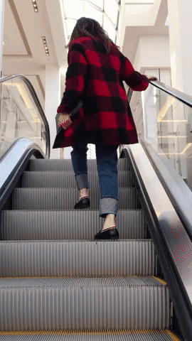 woahstyle.com - 365 outfits - day one spring 2018 - nathalie martin 01.gif
