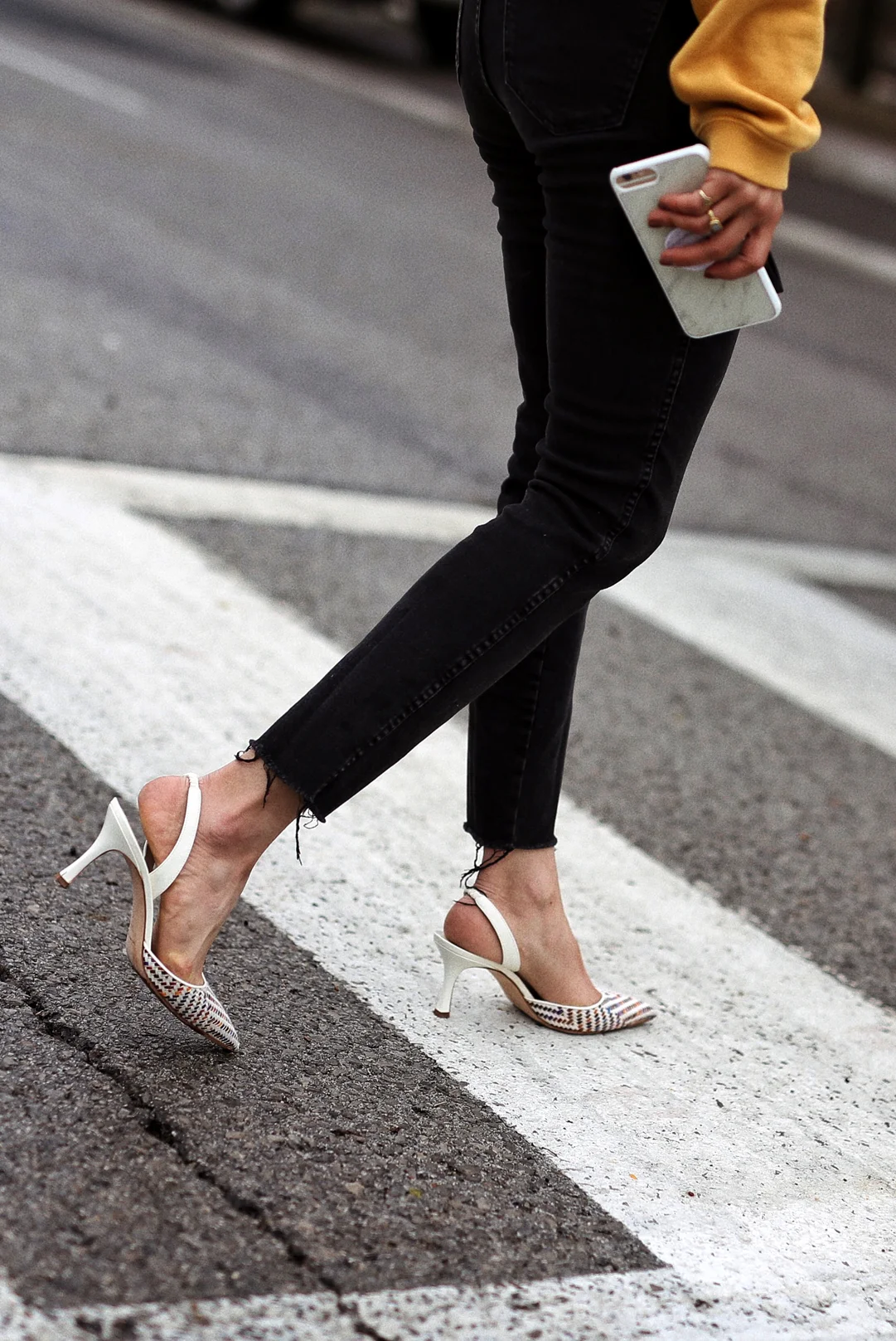 Yellow for fall 2018 - woahstyle.com - nathalie martin - frank and oak sweatshirt, zara jeans and manolo blahnik slingbacks 11.jpg