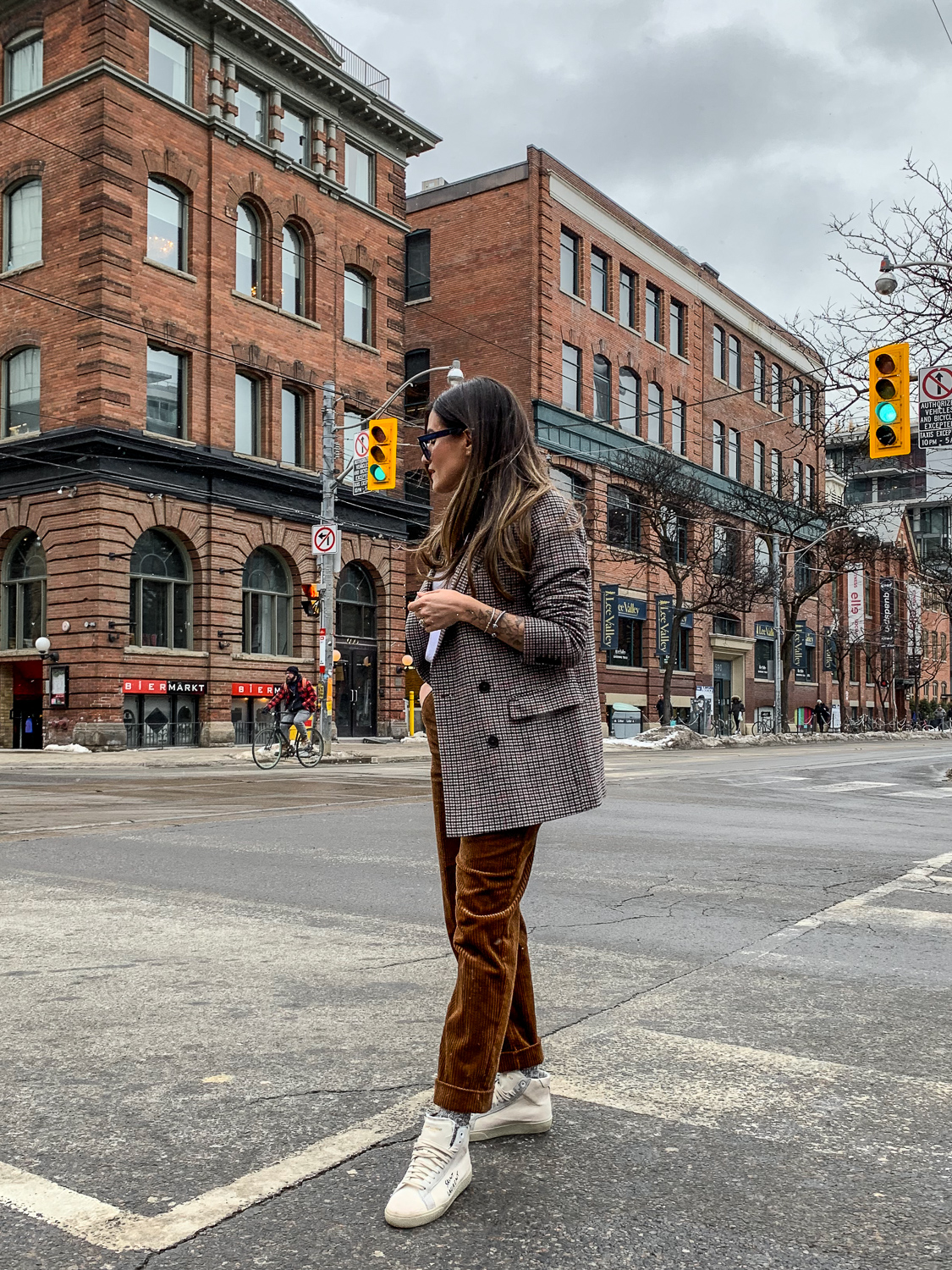 Beige Is No Longer Boring — WOAHSTYLE  Winter pants outfit, Corduroy pants  outfit, Fashion outfits