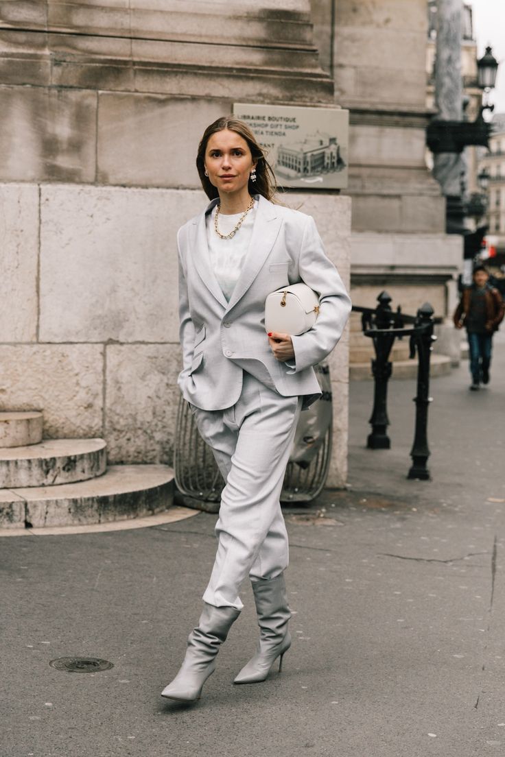 Revue en images des plus beaux looks repérés à la sortie des défilés de Paris, à travers l'objectif de Diego Anciano.jpeg