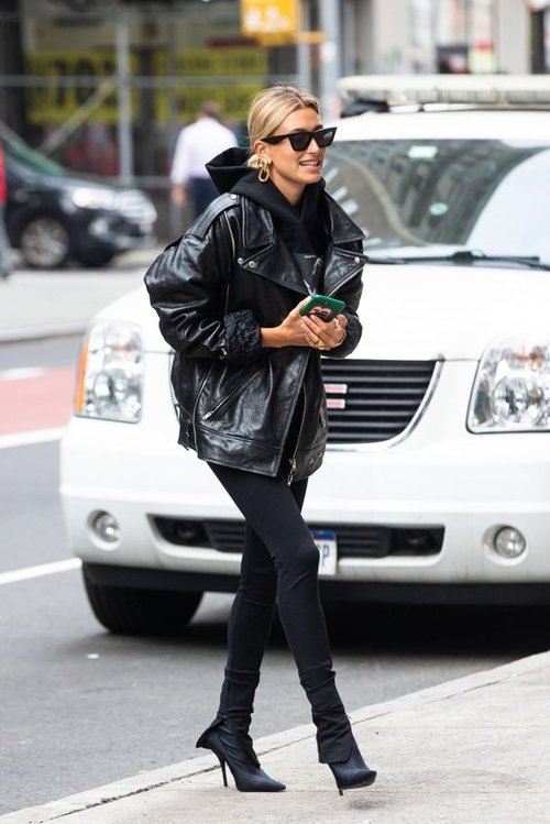 Hailey Bieber Makes Neutrals Look Effortless  Street style outfit, Fashion,  Hailey baldwin street style