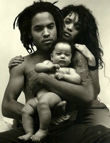 Baby Zoë with her famous parents, Lenny Kravitz and Lisa Bonet.