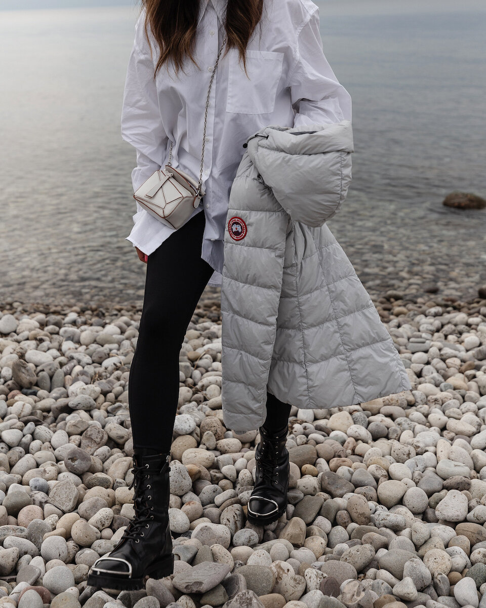 nathalie martin woahstyle.com, Canada goose abbott jacket silver birch, Alexander wang black kennah boot, white loewe nano puzzle bag review outfit inspo streetstyle_3686.jpg