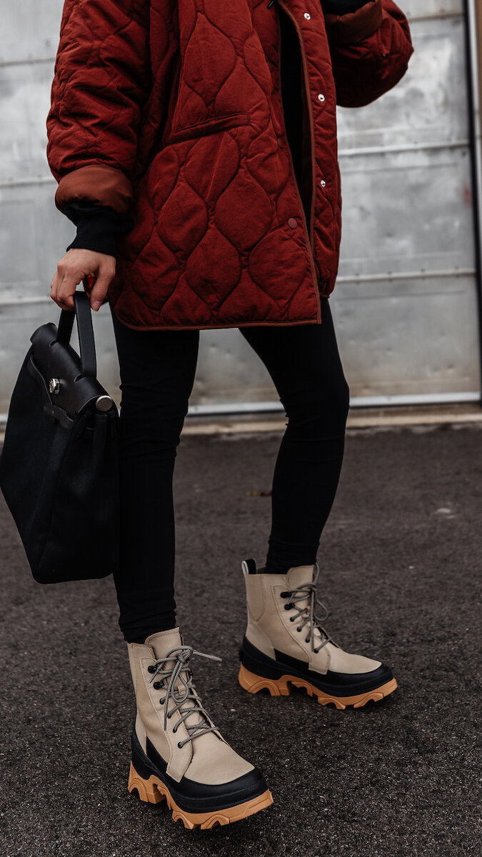 The Frankie Shop quilted Jacket Dupe, Balenciaga back logo hoodie, leggings streetstyle, hermes herbag PM, sorel brex boots, woahstyle.com by nathalie martin_4932.jpg