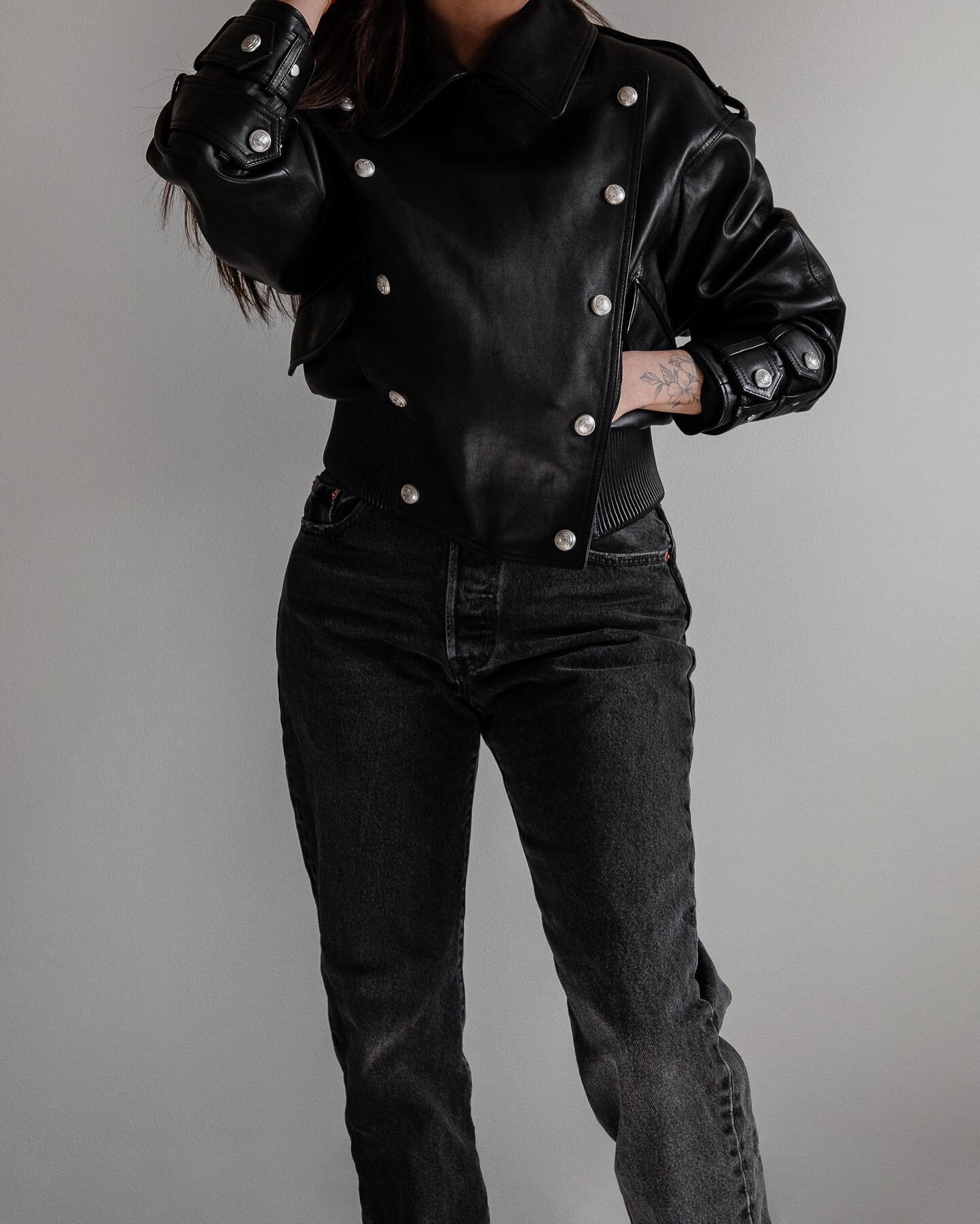 Can You Wear A Leather Jacket With Sweatpants? – solowomen