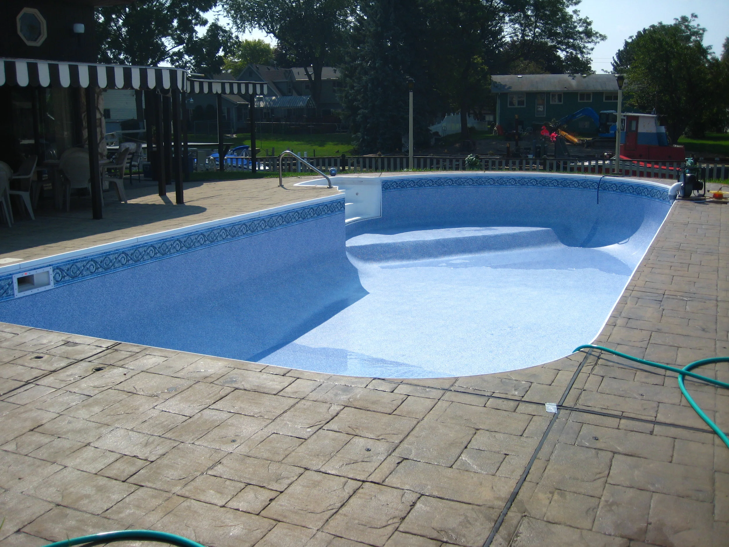 17x44 Swimco Keyhole Niagara Falls