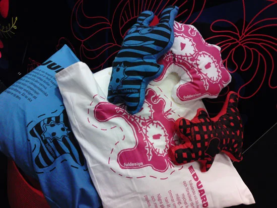 Kuddmonsterna Julia, Eduardo och Ingvar gör mässan osäker.