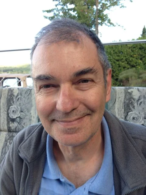 SVP priez pour Paul qui est en crise spirituelle. Ce père de famille, depuis que les jeunes ont quitté le nid, ne trouve plus de sens de la vie. Son âme est accablé.