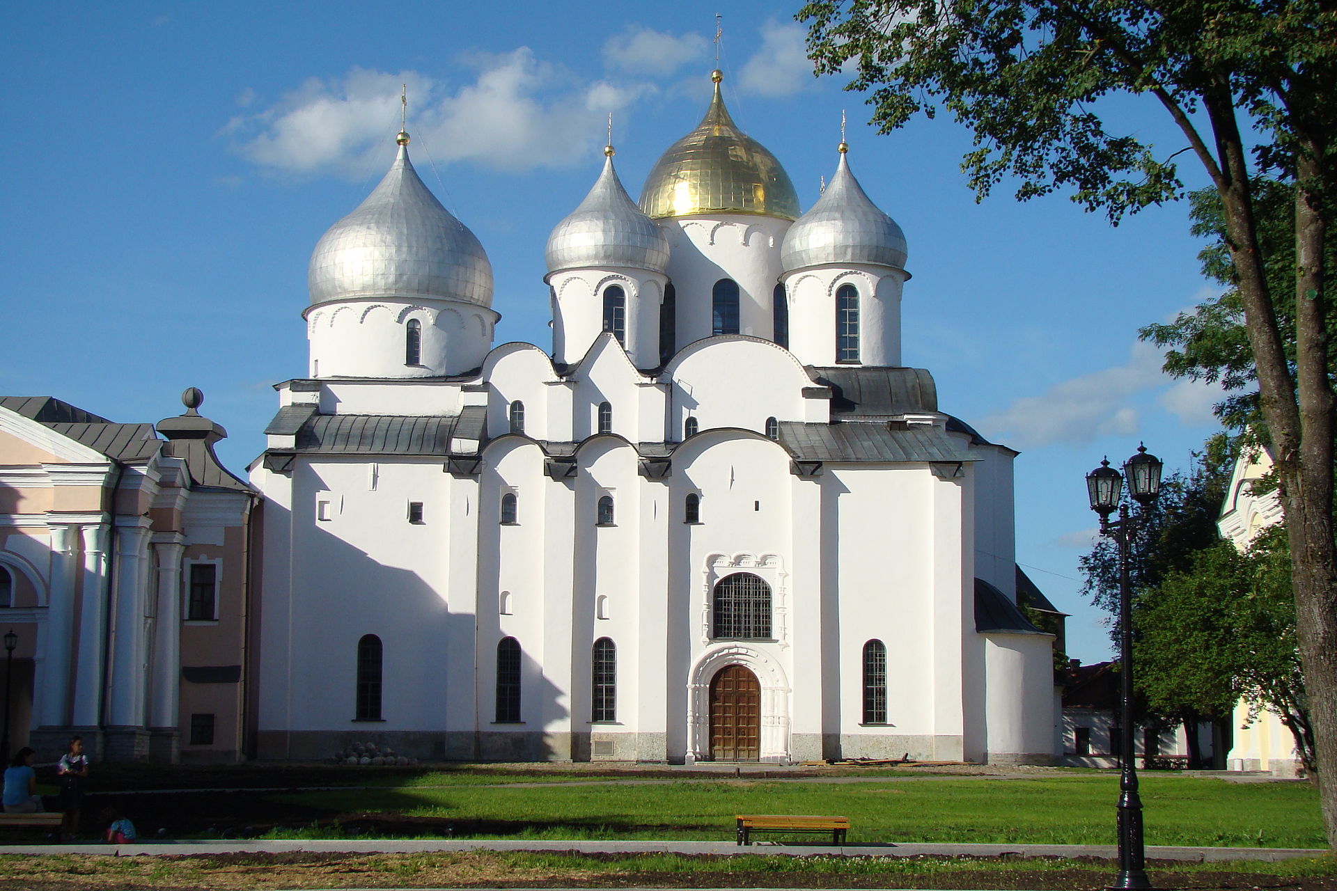 1920px-Saint_Sophia_Cathedral_in_Novgorod.jpg