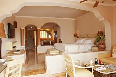 The junior suite with a view of the spa or pool is the default selection for your trip package. The room is&nbsp;668 sq. ft, and comes equipped with all the amenities above, and a private furnished balcony.King bed or two double beds.