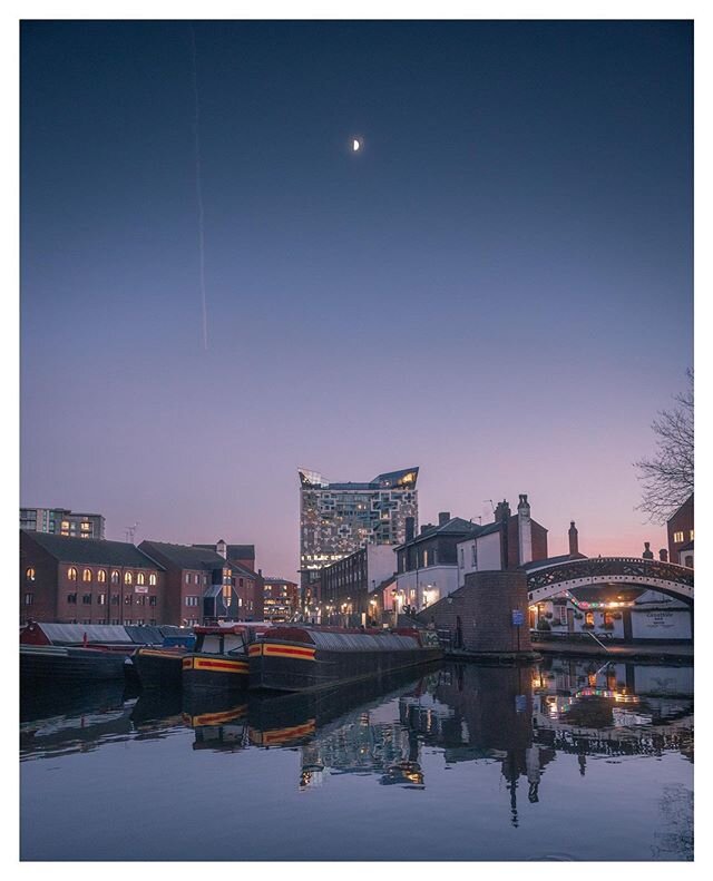 I&rsquo;m no Astrophotographer but I&rsquo;ll be looking upwards at around 9.55pm tonight to see @spacex Starlink satellites pass overhead, beautiful clear night so should be easy to spot 🛰 -
-
-
-
-
-
#skyline
#cityskyline
#birminghamphotography
#B