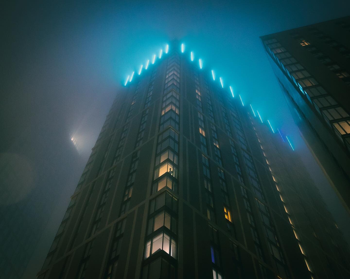 Finally captured a little bit of the fog&hellip;
.
.
.
.
.
#fog #architecture #somewheremagazine #urban #documentingbritain #insomniamag #nowheremagazine #anotherplacemagazine #birmingham #westmidlands #allcitiesarebeautiful #canon #eosr #n8zine #pho