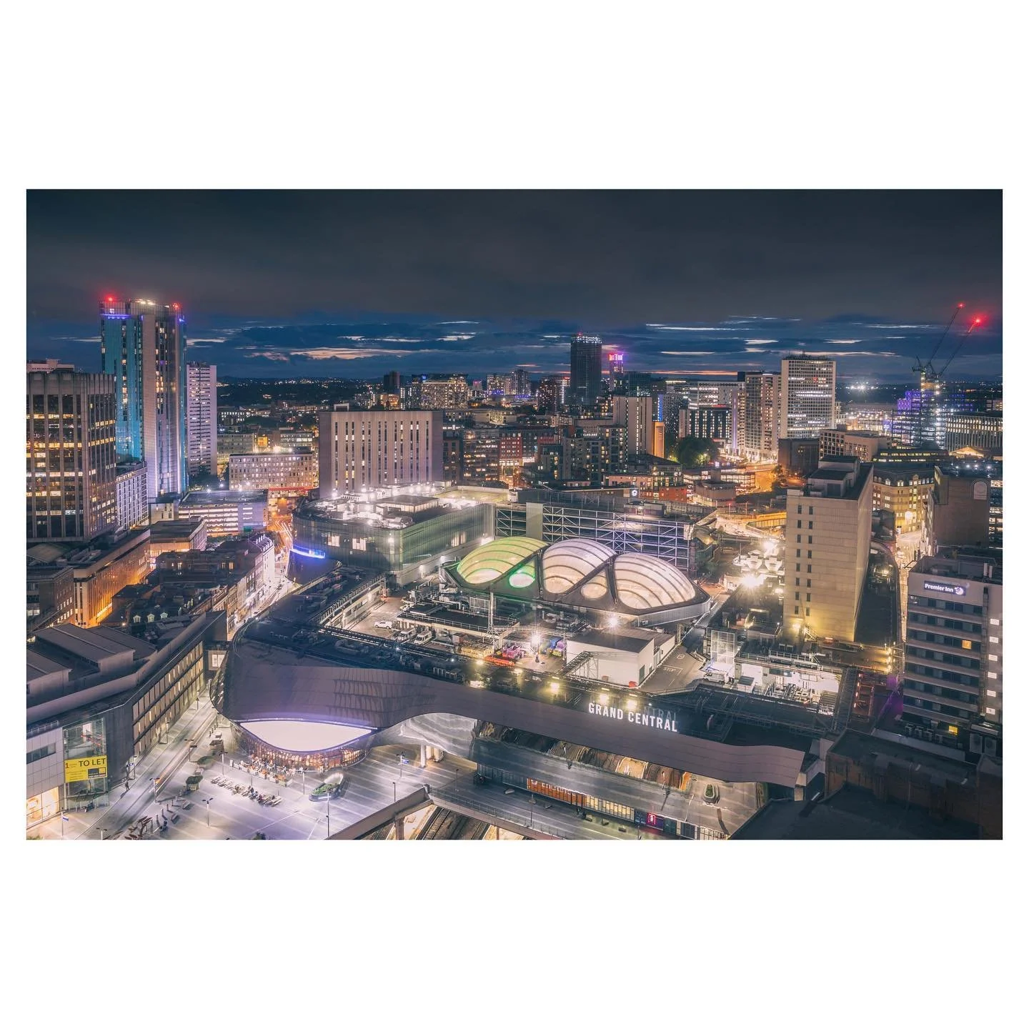 Hello… I hope you’re all keeping well! 
I recently had a great opportunity to grab some shots from the Rotunda. It’s an amazing view and I think it looks even better at night! 
I also grabbed some shots with the film cameras whic