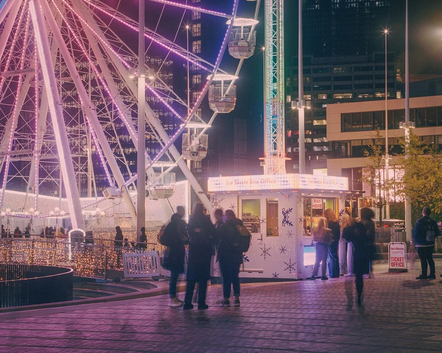A few more shots from the Christmas Market&hellip;

.
.
.
.
.
#birmingham #landscape #film #120mm #mamiya #Mamiya645 #mediumformat #filmisnotdead #cinematic #portra #portra400 #photocinematic #filmclubeurope #newtopographics #topografia #drivebyfilm 
