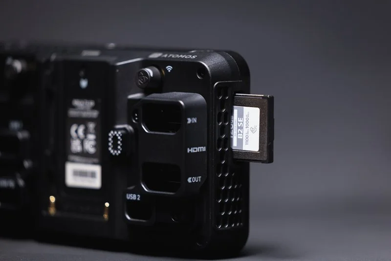 Review Atomos Ninja TX GO CF Express Type B plugged in