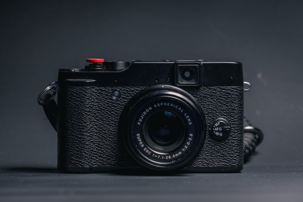 Fuji X10 Review - Alternative to X100V?