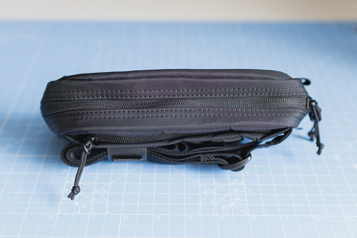 Tomtoc Aviator-T33 Sling top view of sling