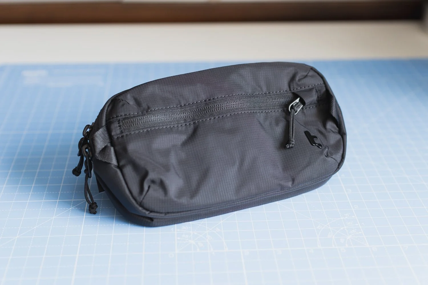 Tomtoc Aviator-T33 Sling front face showing zipper