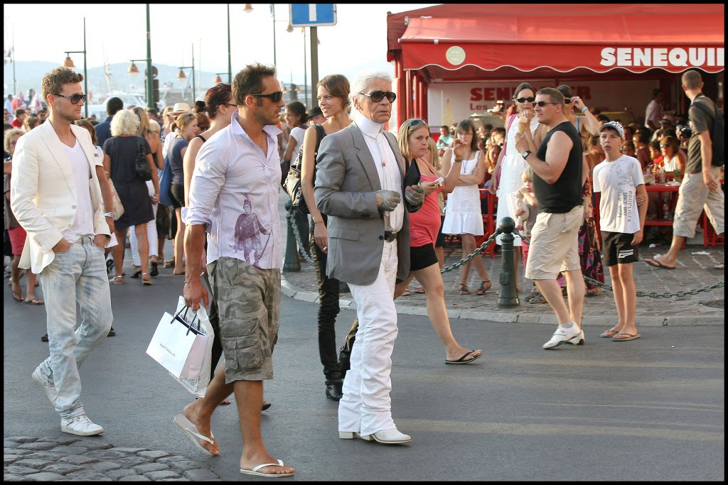 Candids - In Saint Tropez with Karl 8-11-09 HQ via WENN 1.jpg