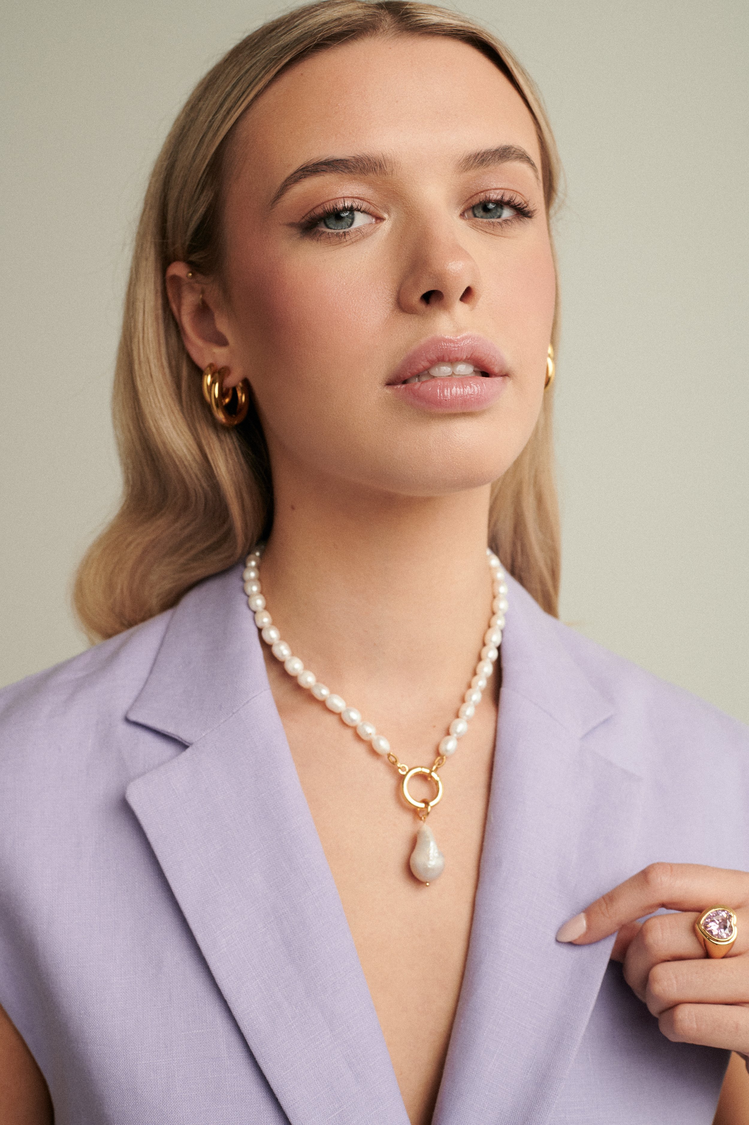 MOTHER OF PEARL NECKLACE_03.jpg
