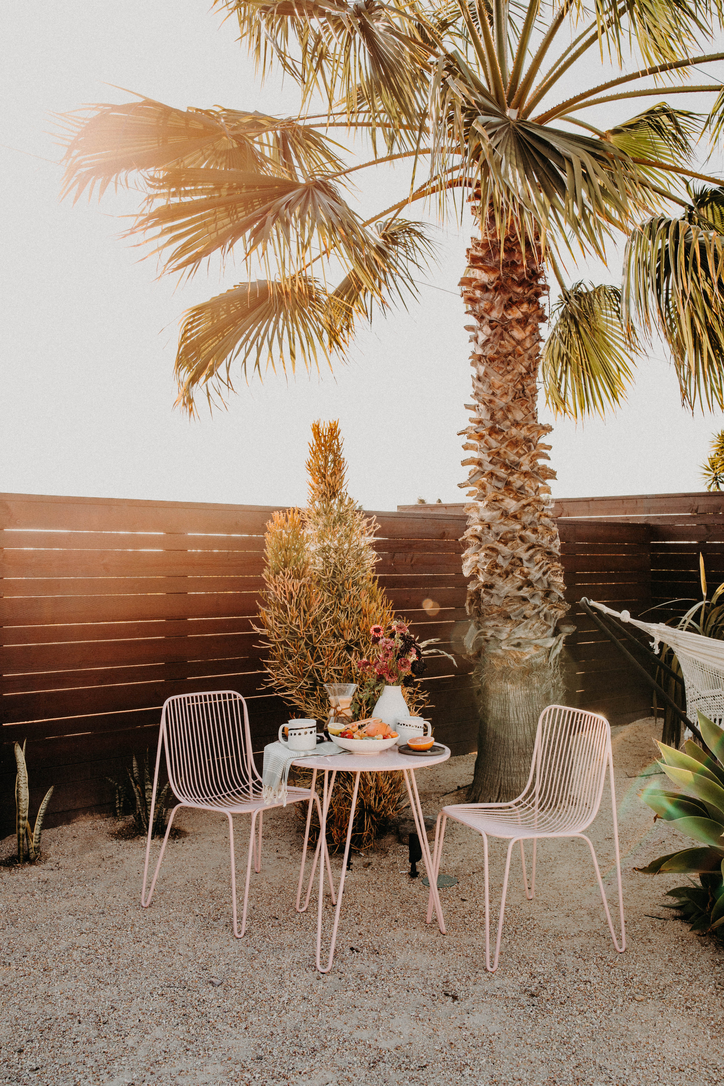 SHOP THE LOOK: Alden Bistro Set (pink) / Modern Dinnerware Set