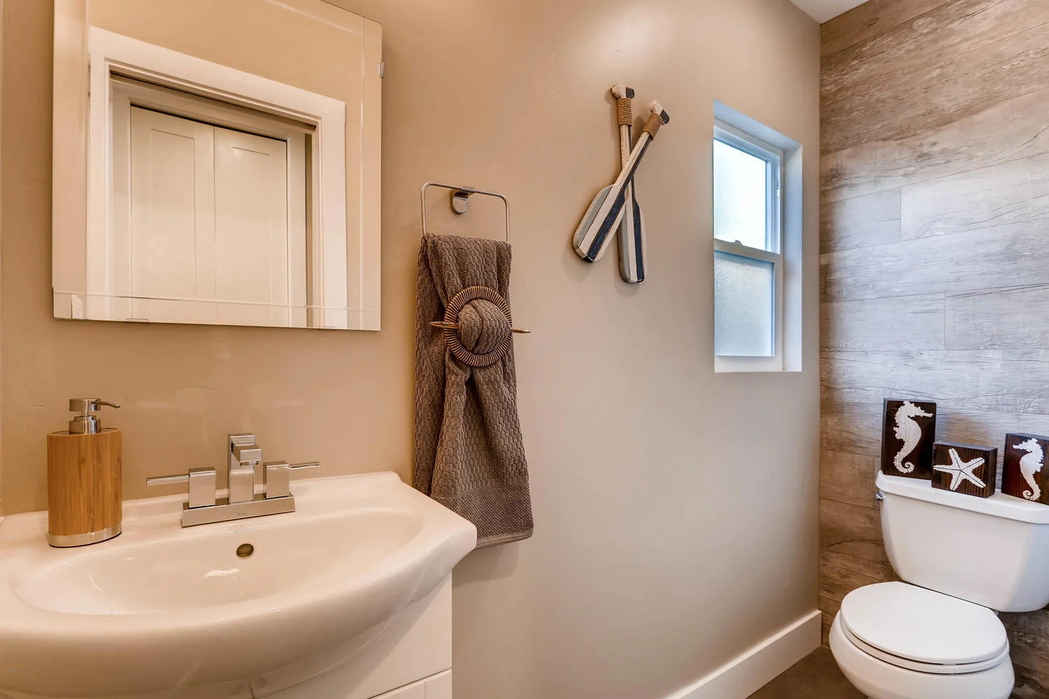 737 Isthmus Ct San Diego CA-large-014-27-Powder Room-1500x1000-72dpi.jpg
