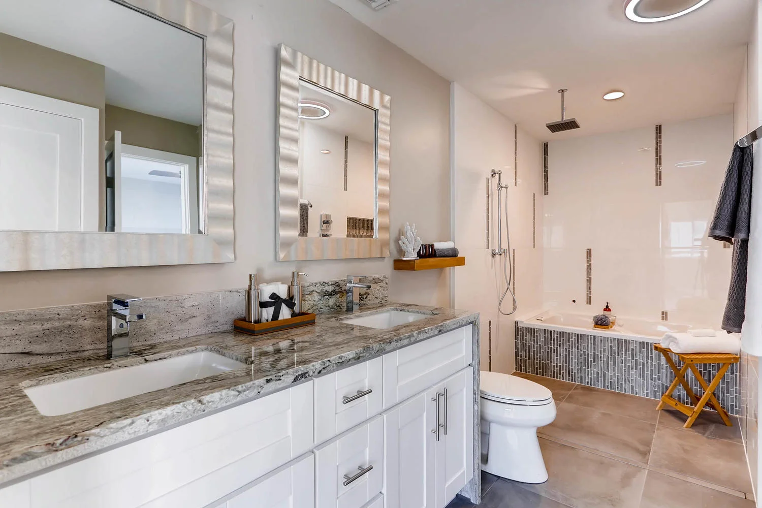 737 Isthmus Ct San Diego CA-large-017-23-2nd Floor Master Bathroom-1500x1000-72dpi.jpg
