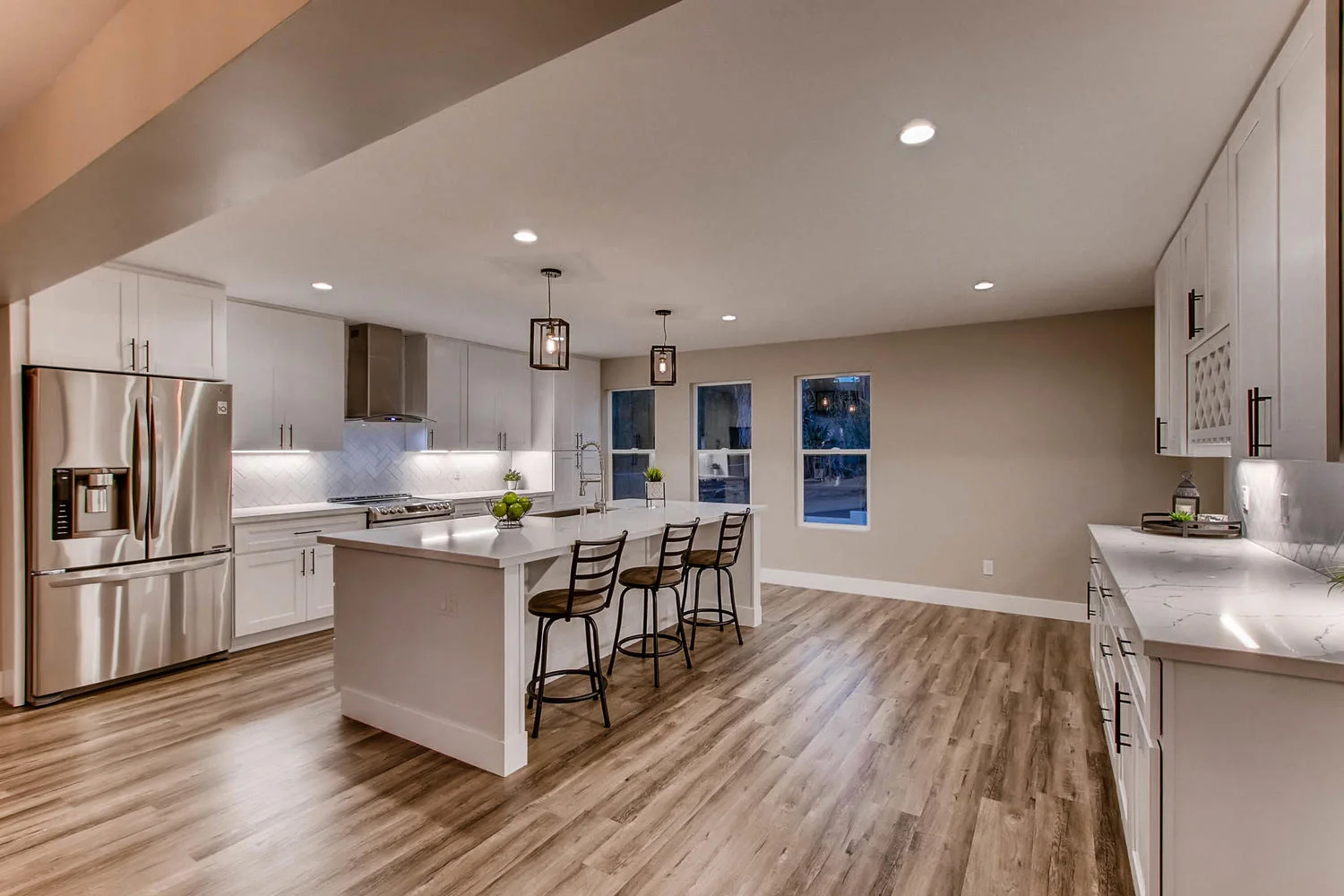 664 Starbright Ln Alpine CA-large-015-6-Kitchen-1500x1000-72dpi.jpg