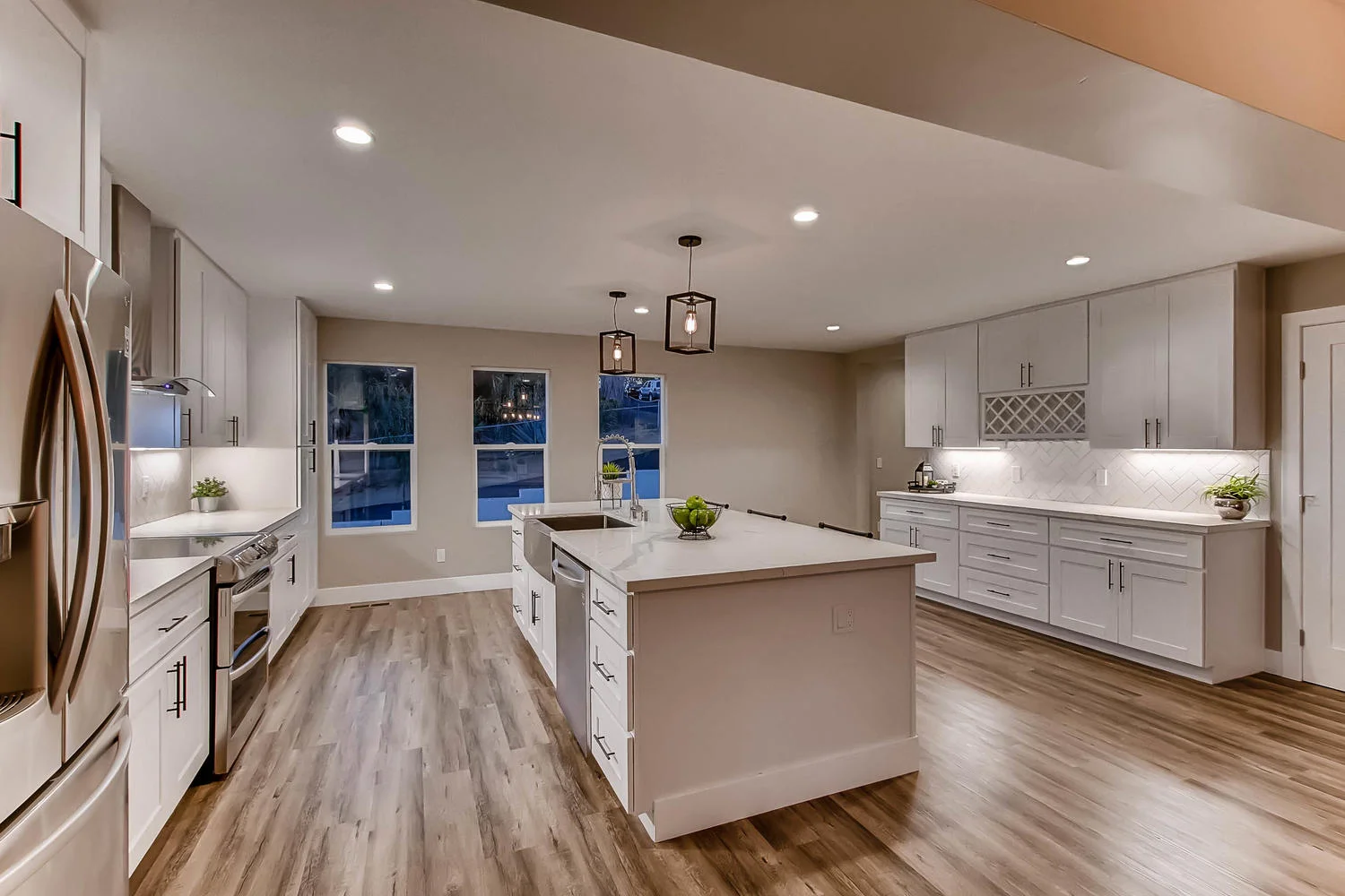 664 Starbright Ln Alpine CA-large-017-9-Kitchen-1500x1000-72dpi.jpg