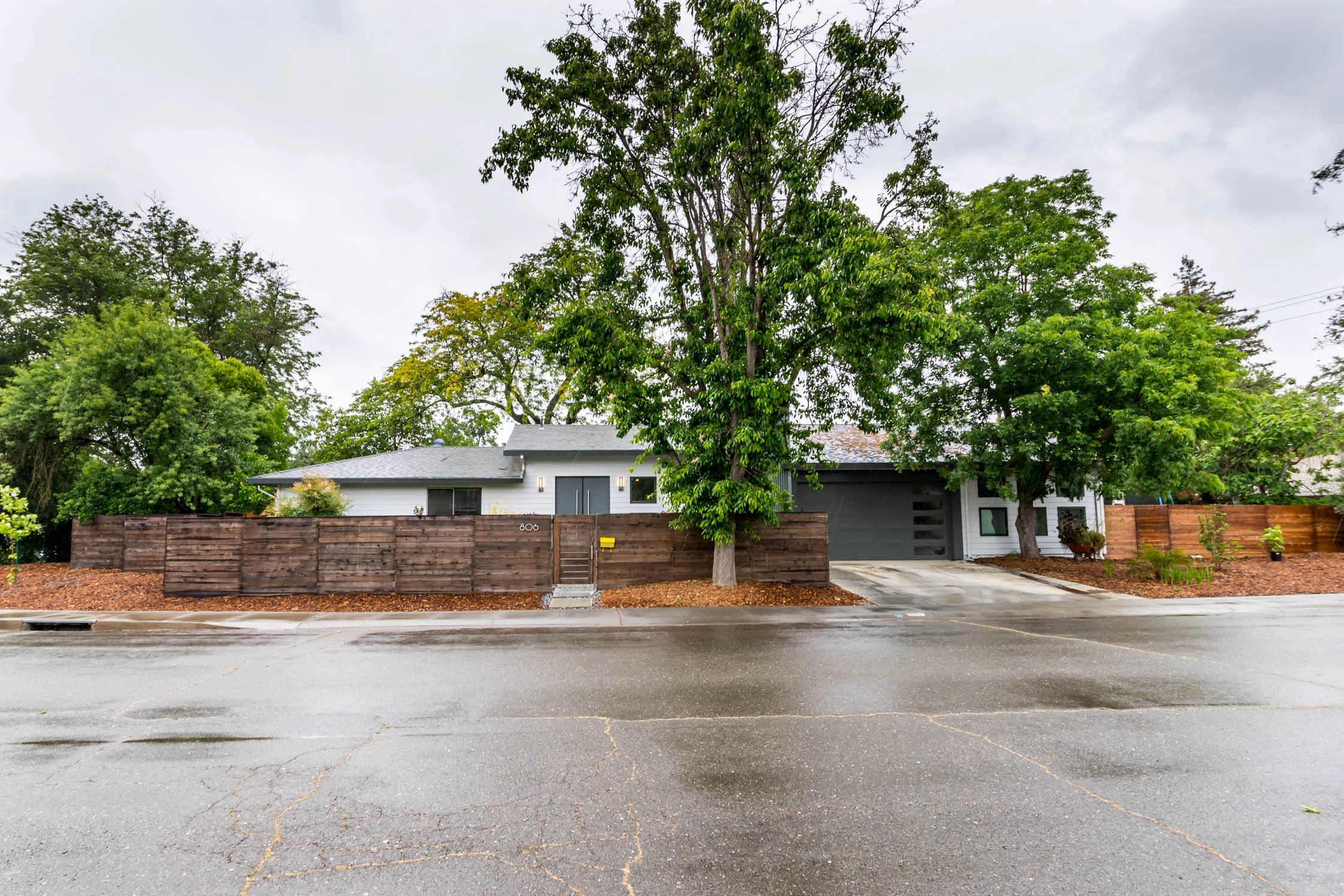 806 Acacia Lane-1.jpg