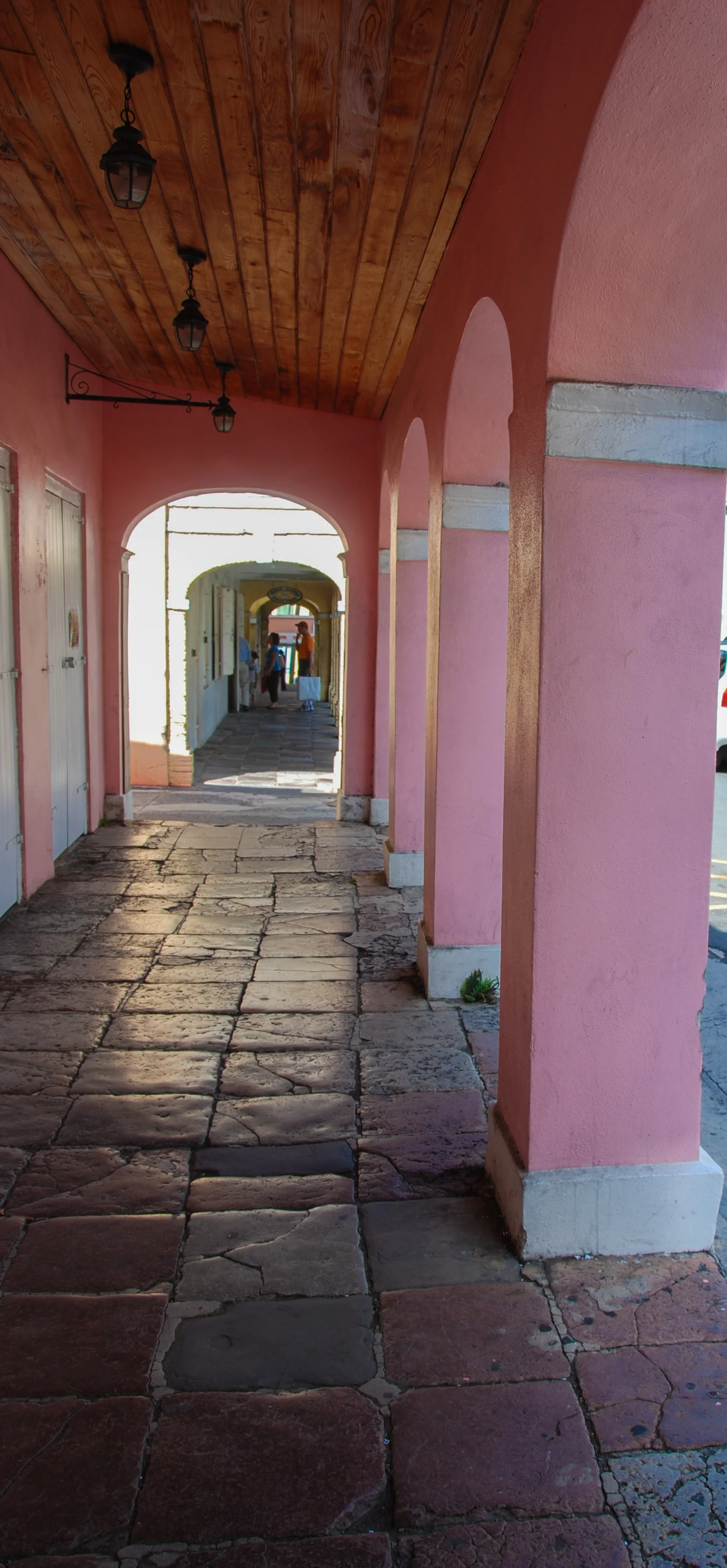 The "5-Foot way" is a BREEZEWAY beneath the arched fronts of old colonial buildings, GIVING releif from sun and rain -- Usually about 5 feet wide.