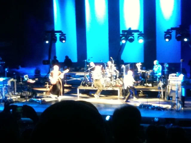 Peter Gabriel is quite the showman and employs choreographed dances with his band members as part of his performance.