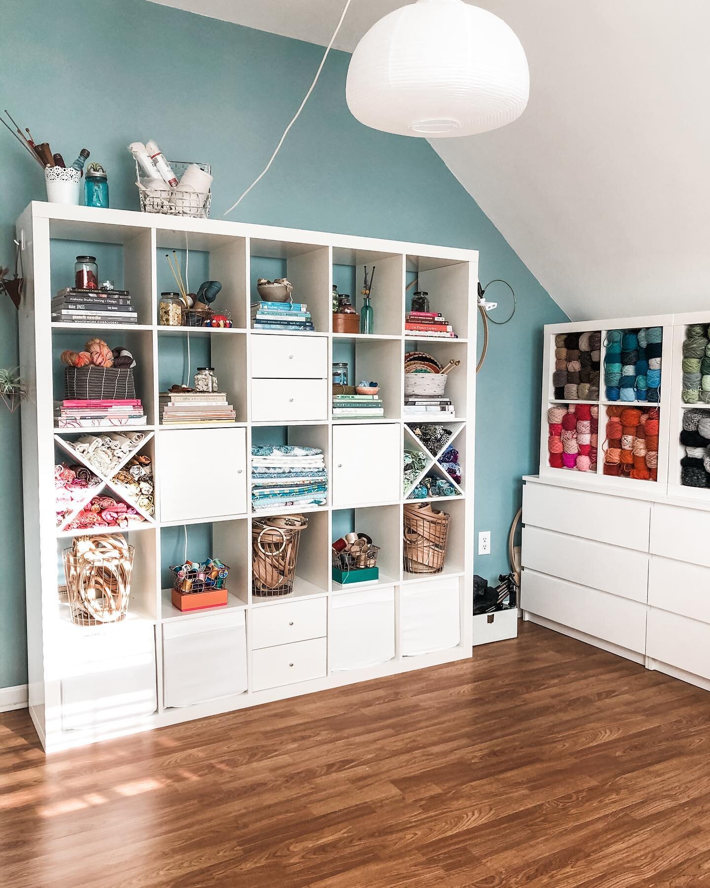 Zoomed out studio scene to see the other end of the wool shelves plus the big 25 cube shelves, holding supplies for the &ldquo;other&rdquo; stitching that I do 🧵🪡
&bull;
Here I&rsquo;m having a wonderful visit with my daughter. Sunday was an additi