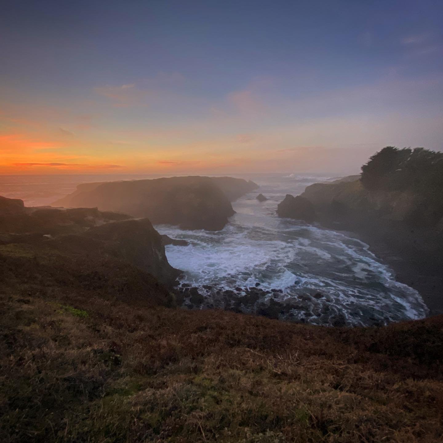 Mendocino bike lap with an amazing sunset to cap it off. 
#mendocino 
#mountainbike 
#sunset
#stumpjumper