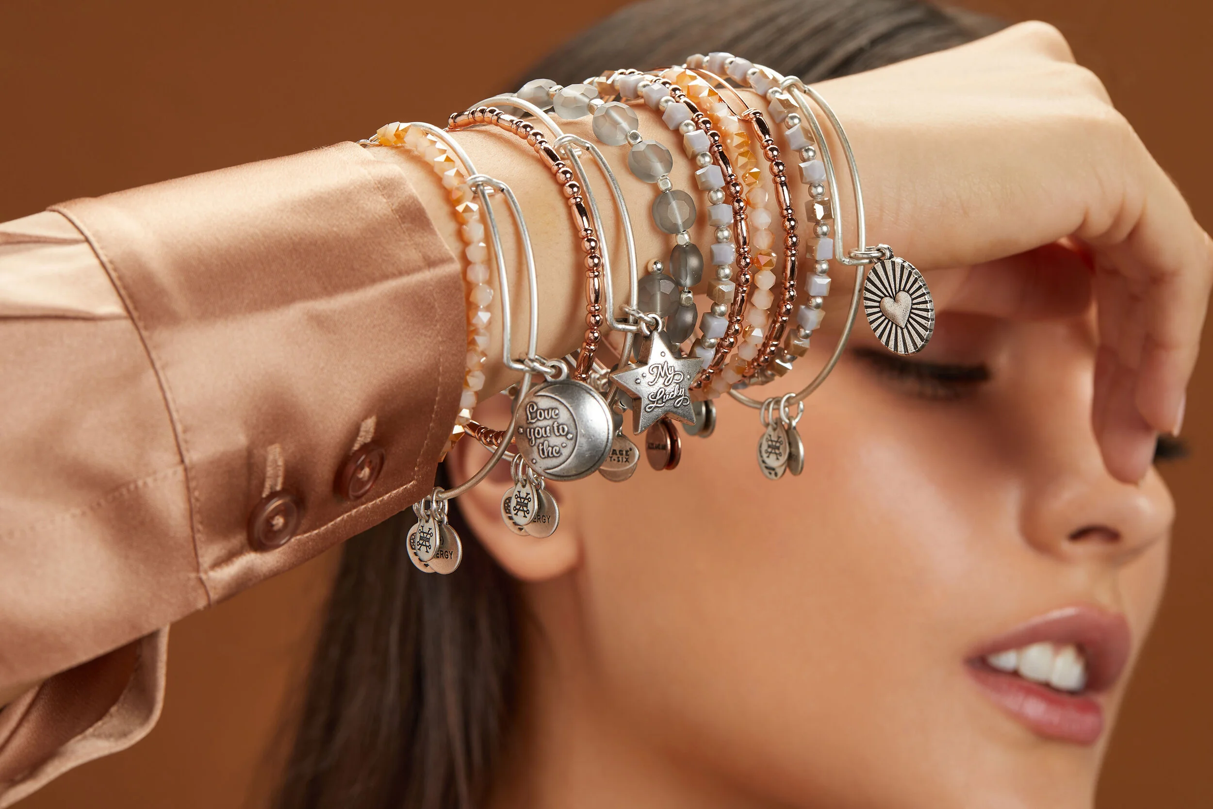 SHOT16E-VINTAGE-CONNECTIONS-SILVER-STACK-ONMODEL44 2.JPG