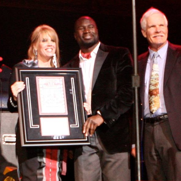 Laura Turner-Seydel & Ted Turner presenting the Captain Planet ‘Super Hero for The Earth Award’