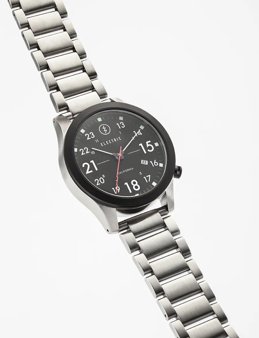 FW01. 40mm. 100M depth. Nylon nato and stainless steel bracelet options.