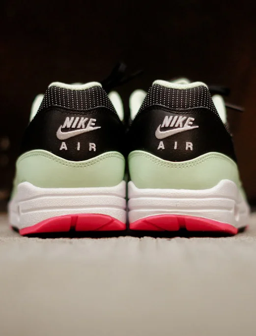 am 1 yeezy 1621.jpg