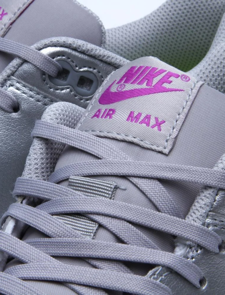 26-04-2013_nike_am1fb_d4 tongue.jpg