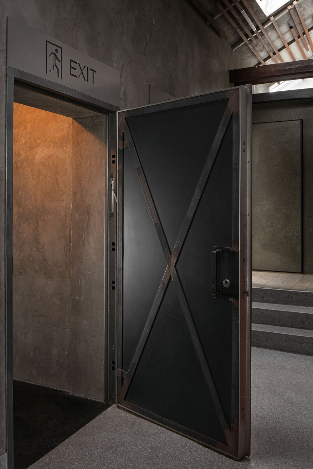 interior photo for dark  apartman prague design by ujfalusi decoid  jiri lizler architecture photogarpher.JPG