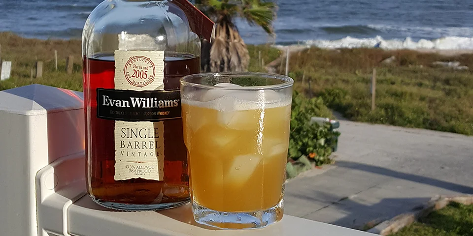 #100DaysOfCocktails - Day 37 - The Gold Rush